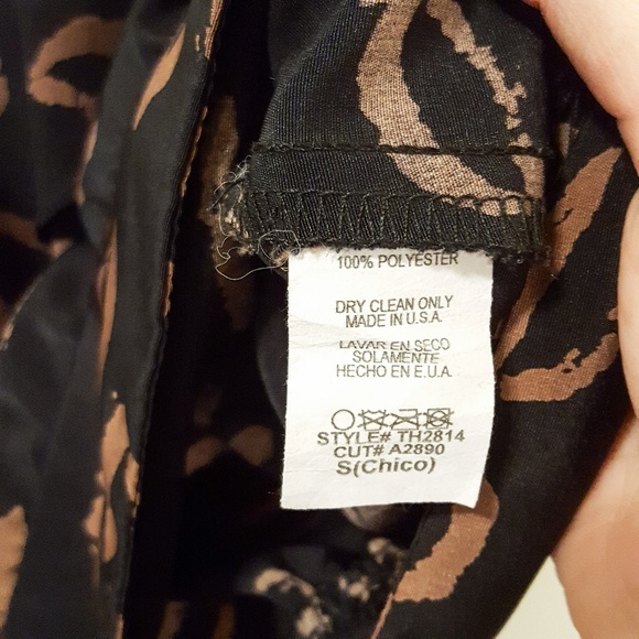 Audrey 3+1 Black and Gold Kiss Lips Top - Picture 5 of 5